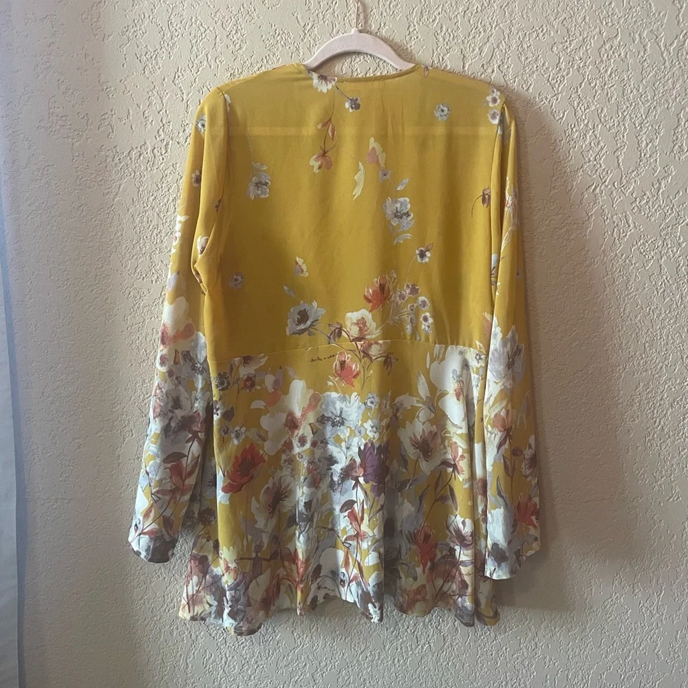 Floral Wrap Blouse - Picture 4 of 5